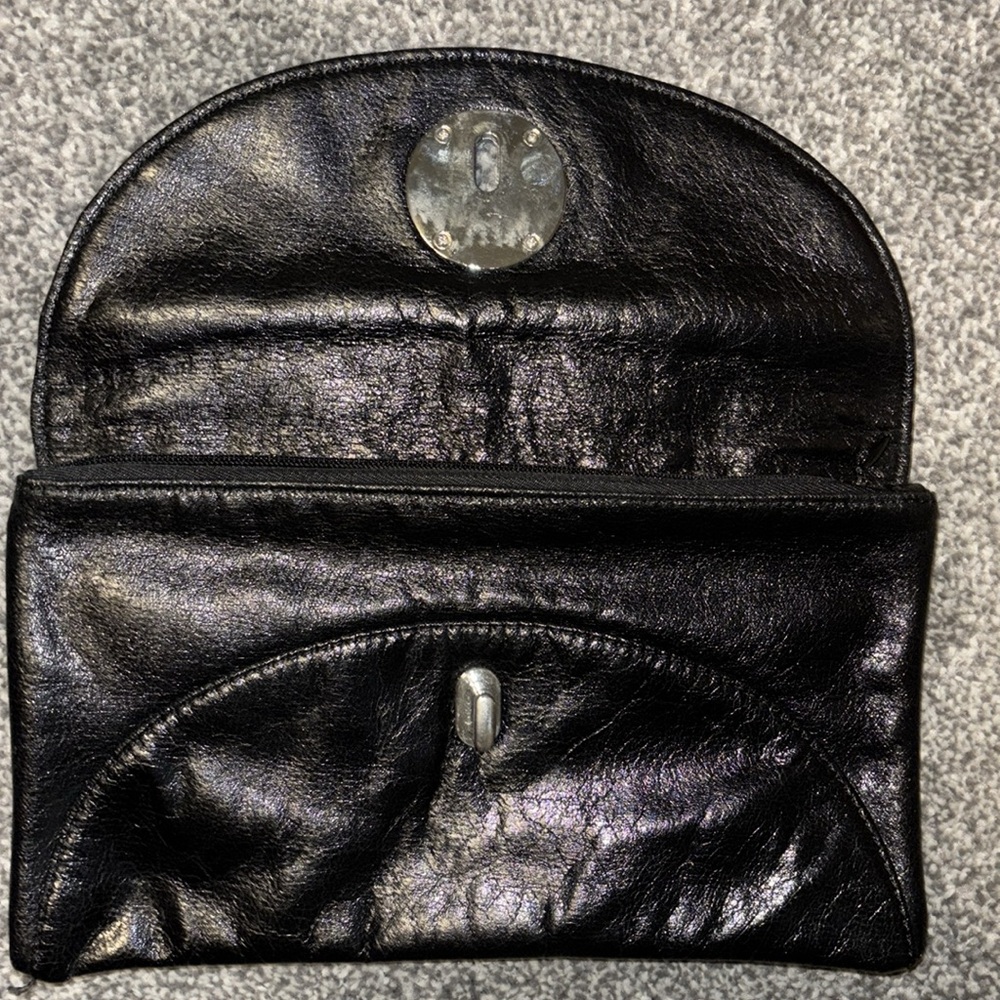 AMERICAN EAGLE OUTFITTERS Black faux leather latch and zipper clutch purse - Picture 3 of 5